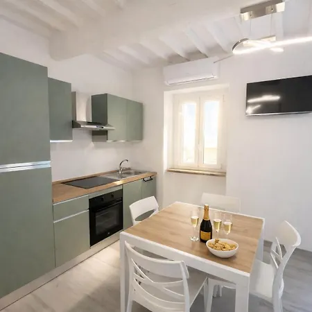 Piazzetta Pagliai - Elba Affitti * 费拉约港